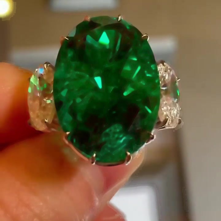 10ct Three-stone Oval Cut Emerald Sapphire Engagement Ring